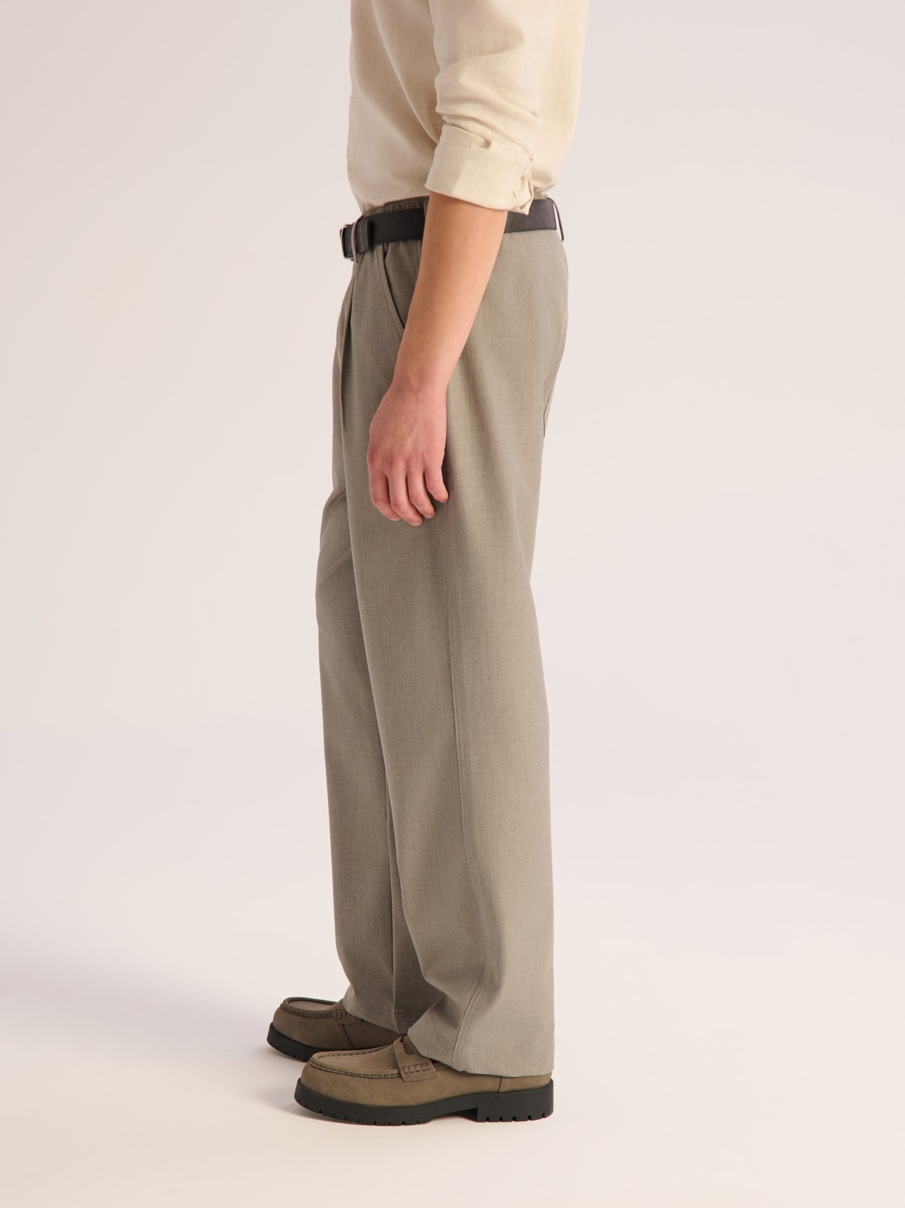wide pleated trousers
