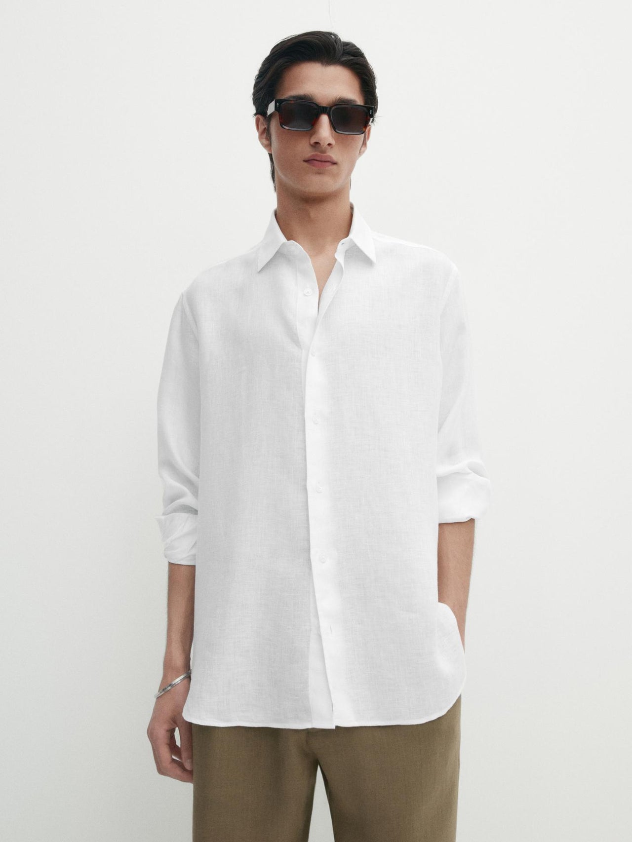 Relaxed fit white shirt