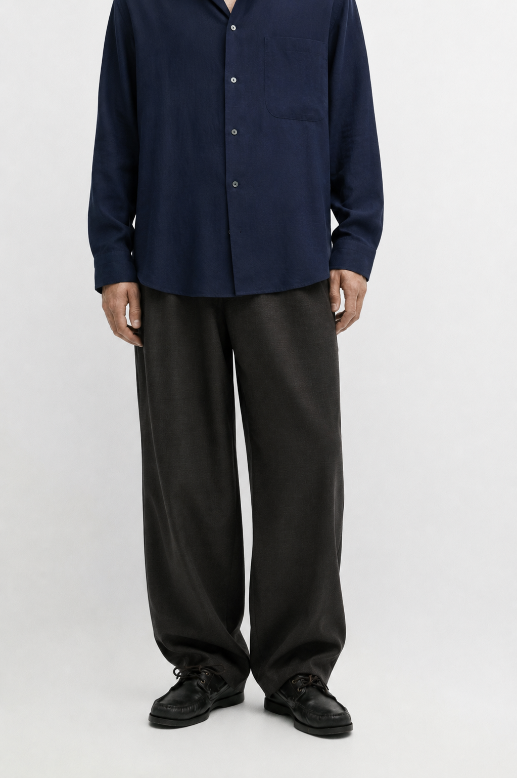 Relaxed fit pleated trousers - black