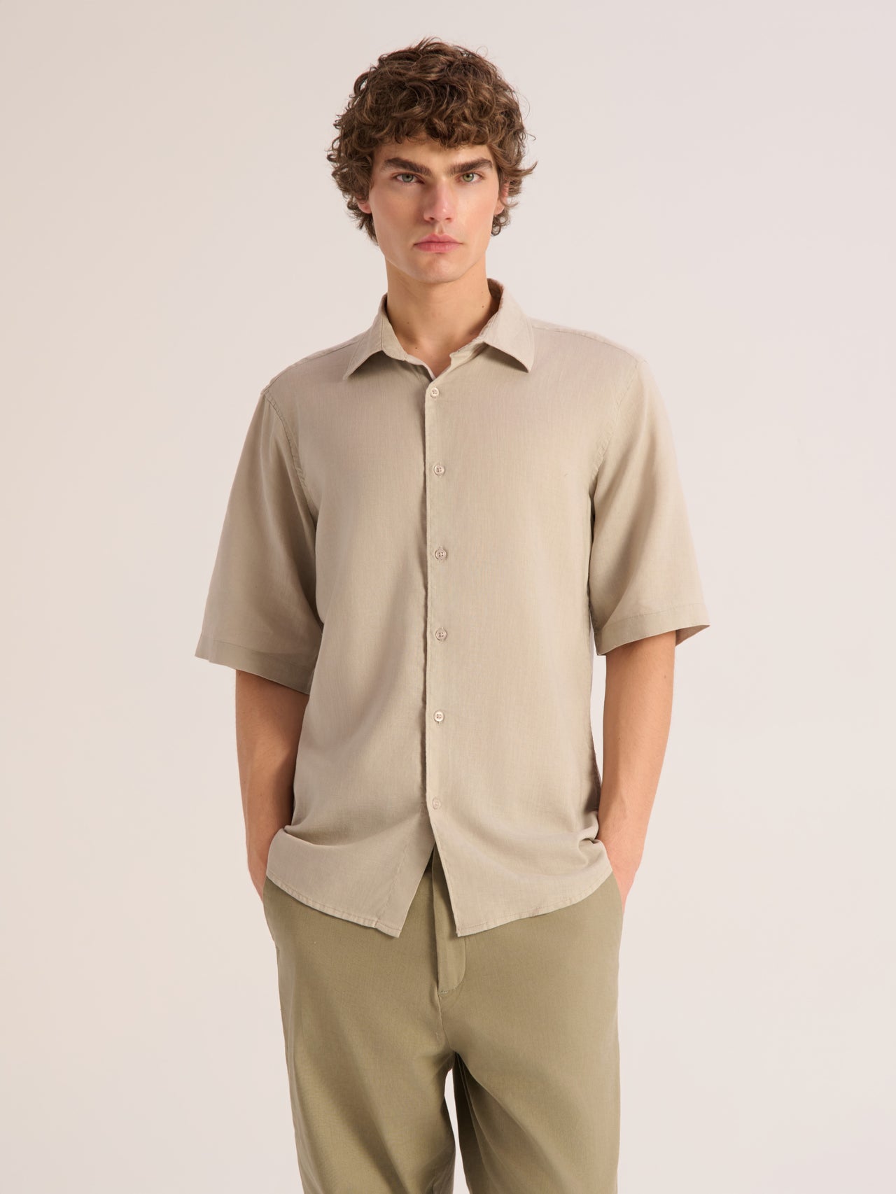 Relaxed fit short sleeve shirt